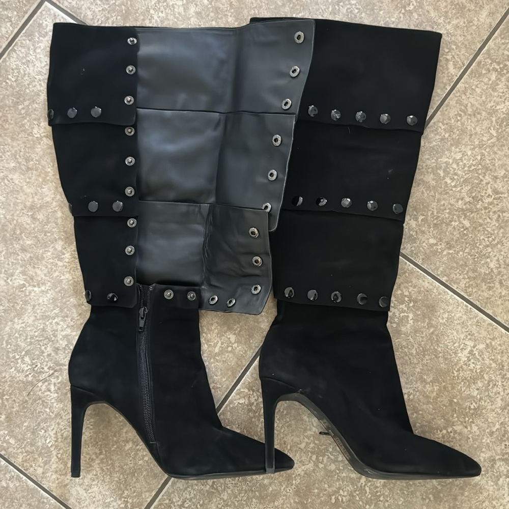 Black Studded Knee-High Heeled Boots Adjustable Shaft Size 8.5 - Picture 2 of 2